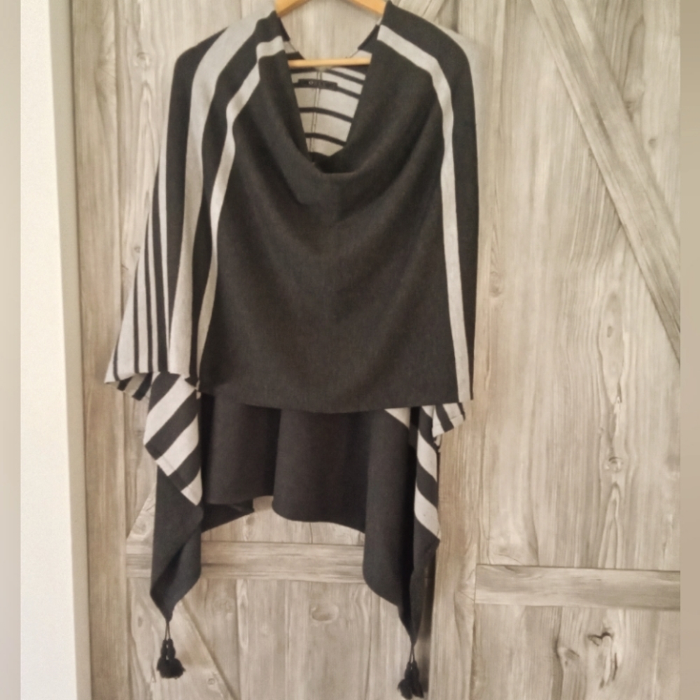 Orly Grey Sweater Knit Poncho Wrap O/S